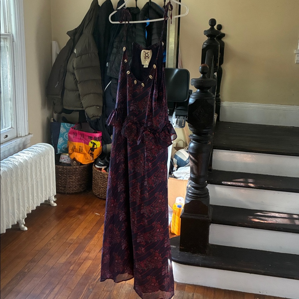 Chic Long Sleeve Burgundy Dress with Pattern - Picture 2 of 4